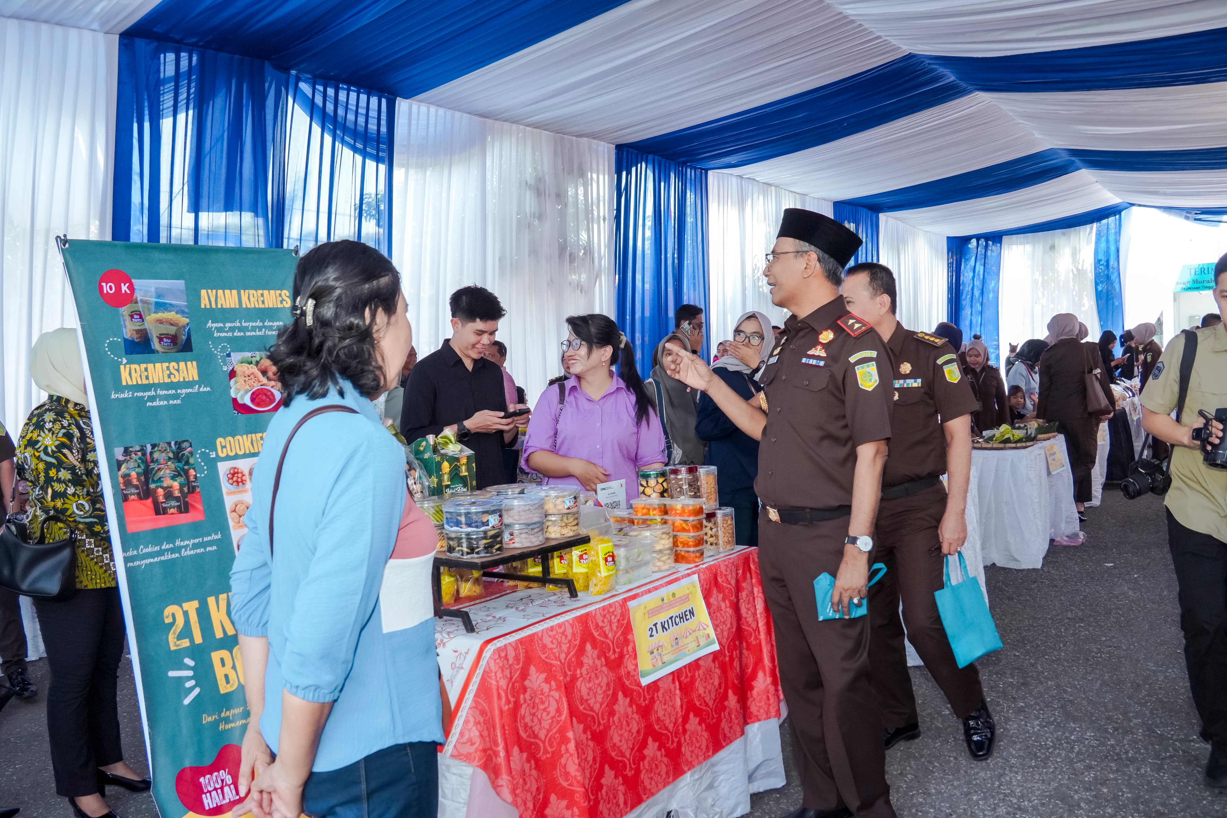 Peduli Kebutuhan Masyarakat, Kajati Sumbar Gelar Pasar Murah dan Launching Program UMKM Mitra Ahdyaksa